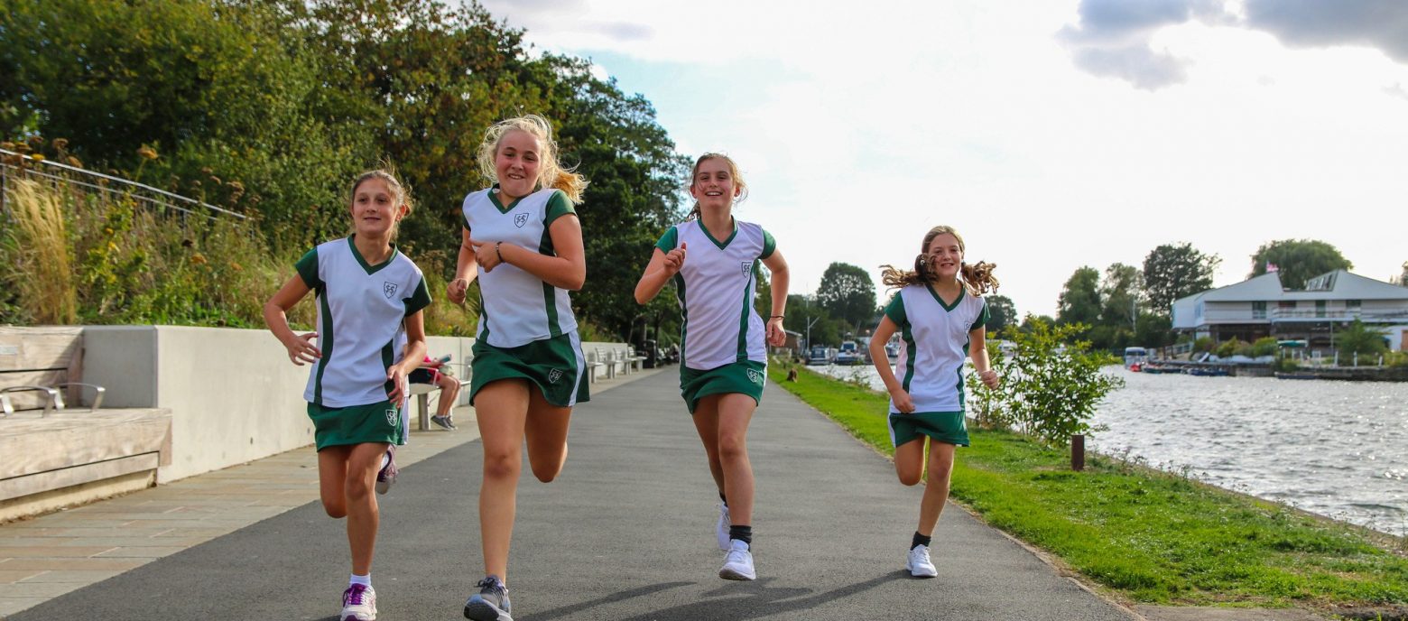 girls running