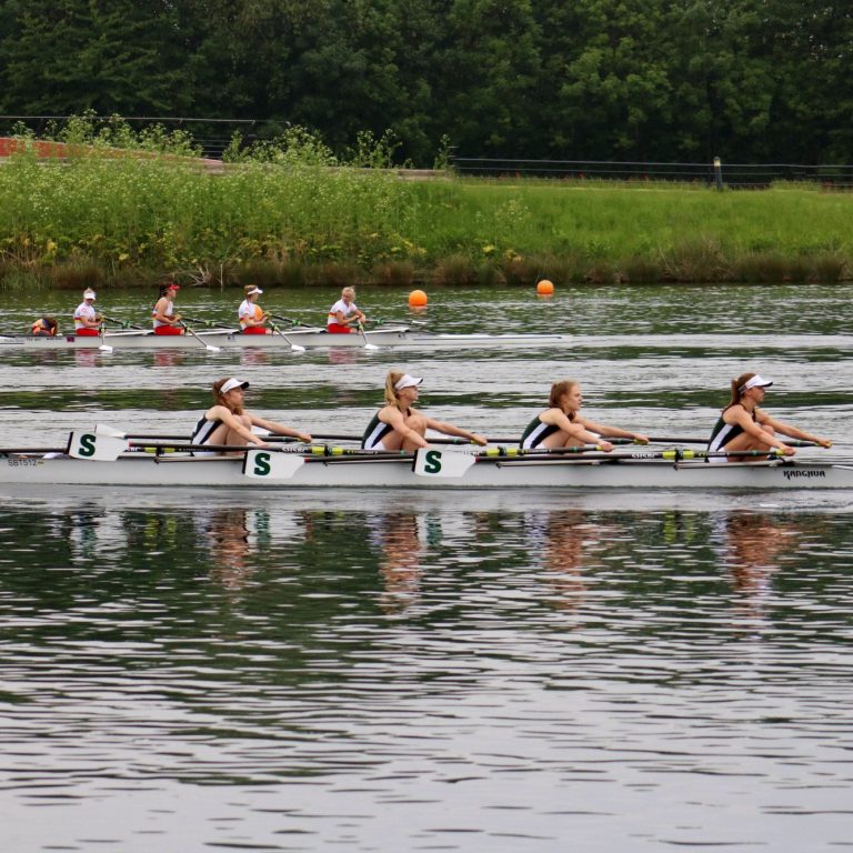 students rowing